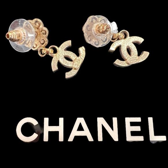 Chanel Pierced Filigree Flower CC Earrings - Picture 4 of 7